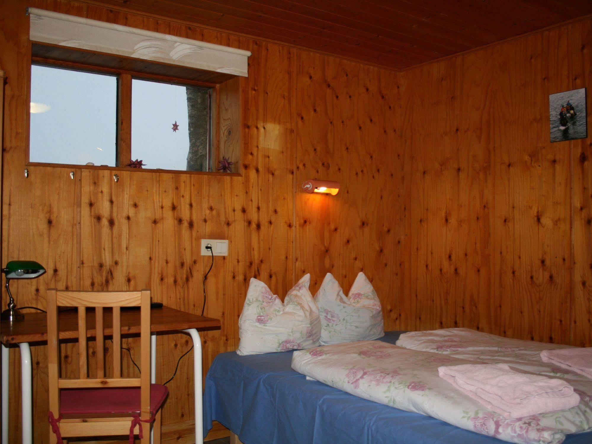 Brekkulaekur Guesthouse Hunathing Vestra Exterior photo